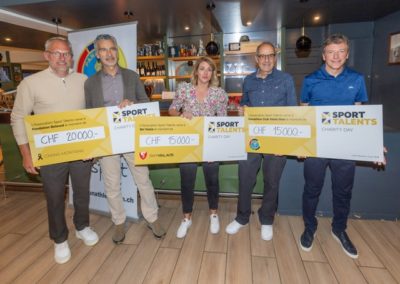 Grâce à la générosité de ses partenaires et participants, elle a remis deux dons de 15'000 francs à Ski Valais et au Panathlon Club Sion-Valais, deux organisations particulièrement actives dans l'accompagnement et le développement de la relève sportive valaisanne. Touchée par la tragédie qui a récemment frappé Crans-Montana, l'association a également souhaité témoigner sa solidarité envers les familles concernées en versant un montant de 20'000 francs à la Fondation Beloved, présidée par Doris Leuthard.